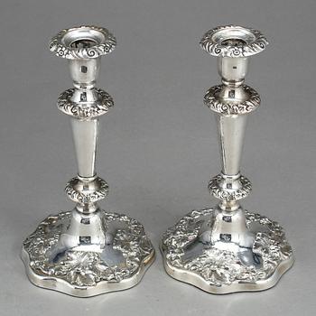 LJUSSTAKAR, ett par, nysilver. 1900-talets första del.