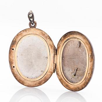Medaljon/riipus, 14K kultaa, hopeaa, guilloche-emalia ja jalokiviä, Venäjä, 1900-luvun alkupuoli.