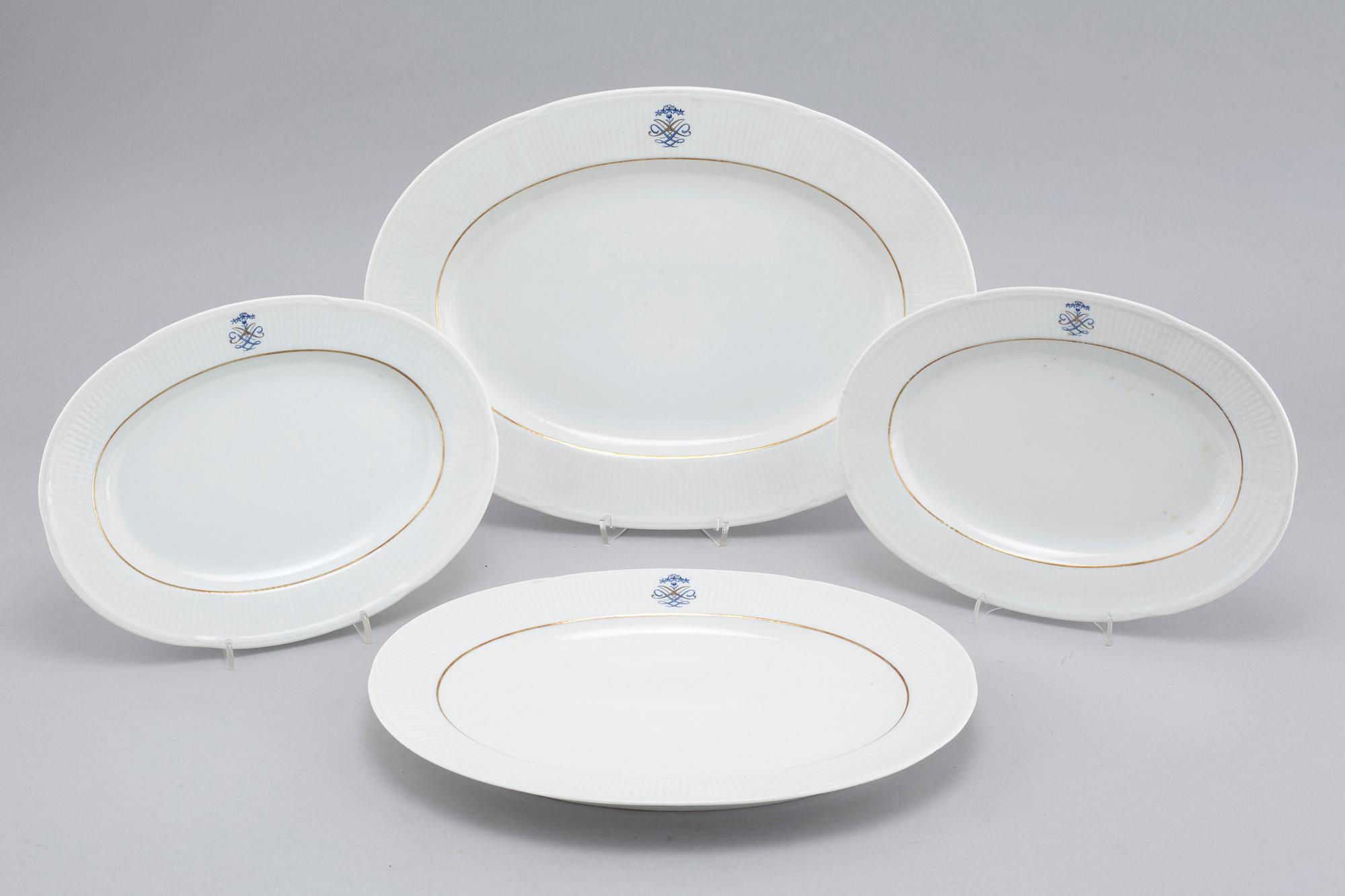 SERVIS, 119 delar, "Swedish Grace" med monogram, porslin, Rörstrand, 1900-tal.