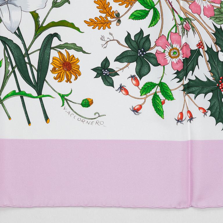 Gucci, a 'Flora' twill silk scarf.