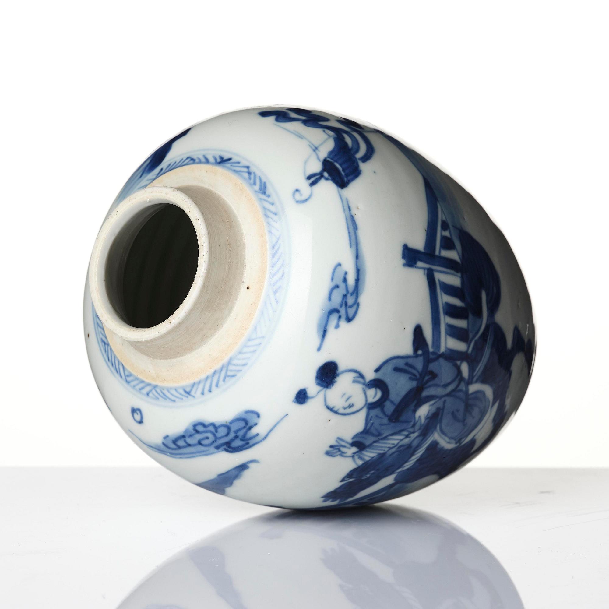 A blue and white 'boys at play' tea caddy, Qing dynasty, Kangxi (1662-1722).