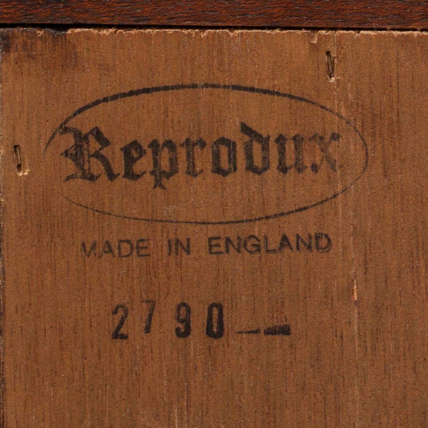 SÄNGBORD, ett par, 1900-tal.