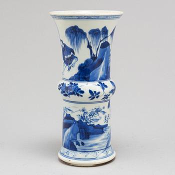 A blue and white vase, Transition, 17th/18th century.