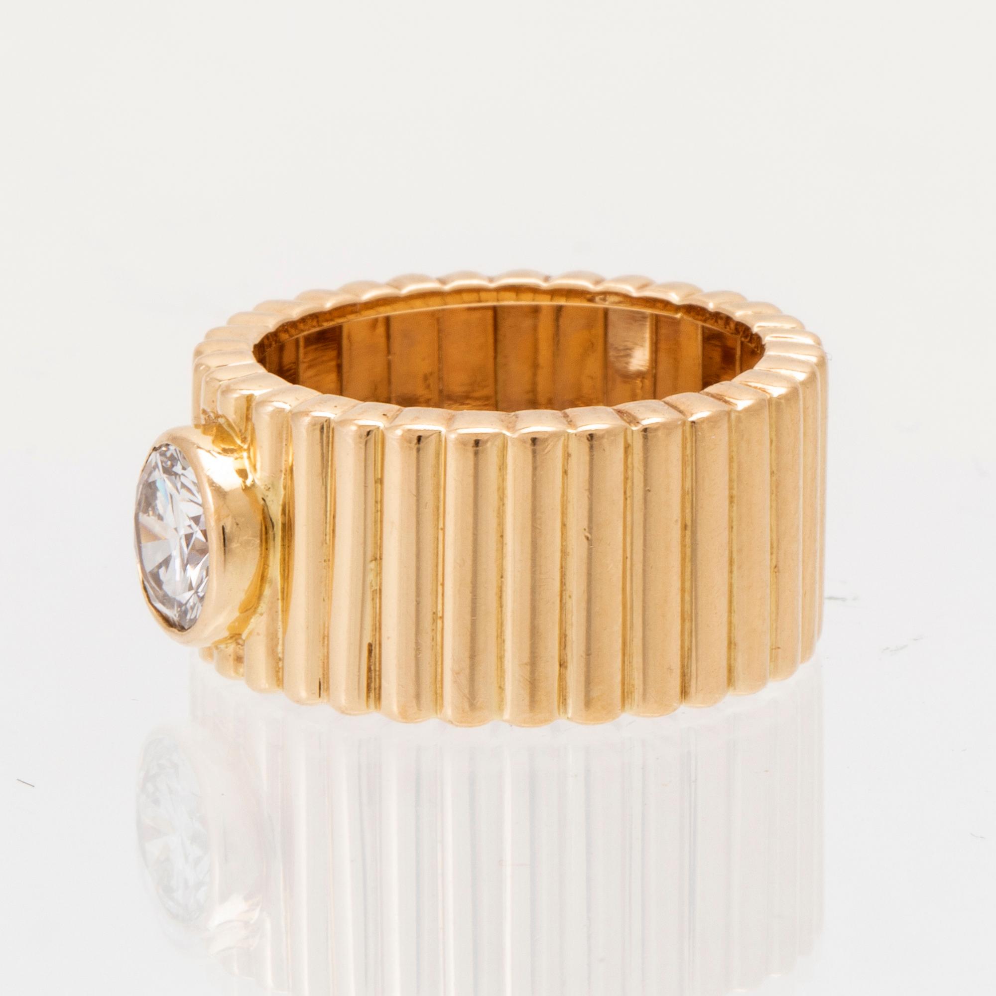 Ring solitär 18K guld med en rund briljantslipad diamant.