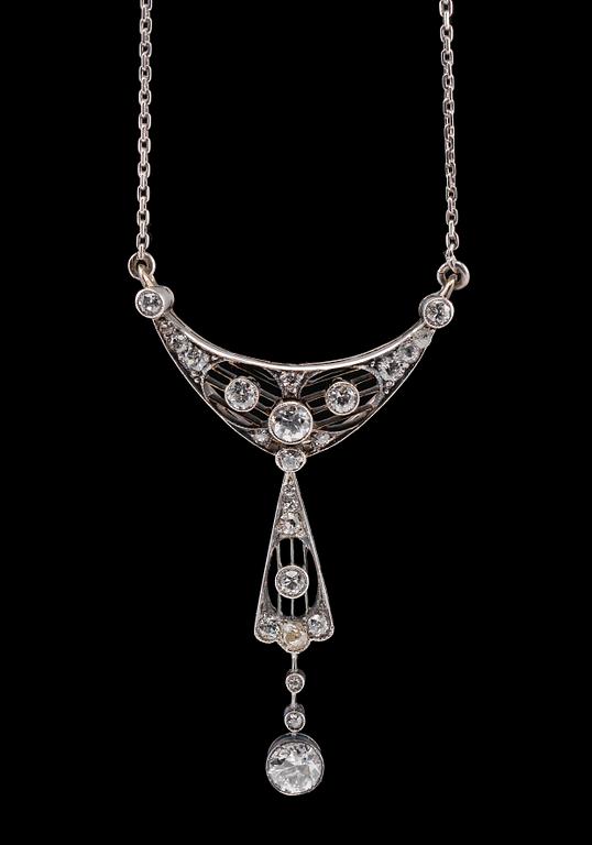 A COLLIER, brilliant and old cut diamonds c. 1.40 ct. 56 gold, St Petersburg Russia 1908-17. Weight 6 g.