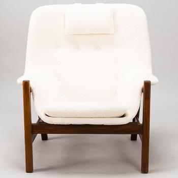 CARL GUSTAF HIORT AF ORNÄS, fåtölj samt fotpall, "Caravelle", för Puunveisto Oy - Träsnideri Ab, 1960-tal.