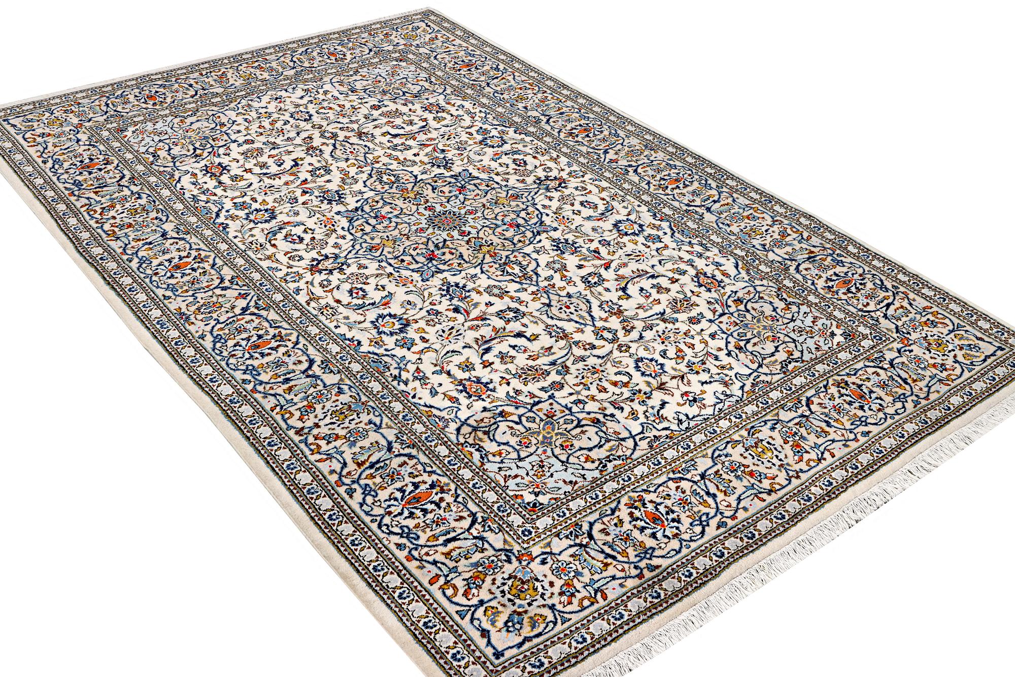 A Kashan carpet, c. 306 x 200 cm.