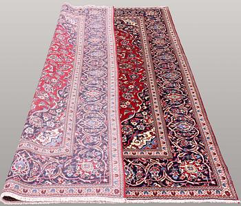 A carpet, Kashan, ca 292 x 196 cm.