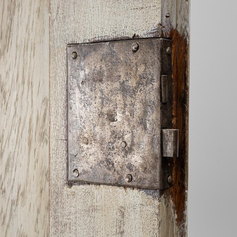 Skåp, omkring år 1800. Gustavianskt.
