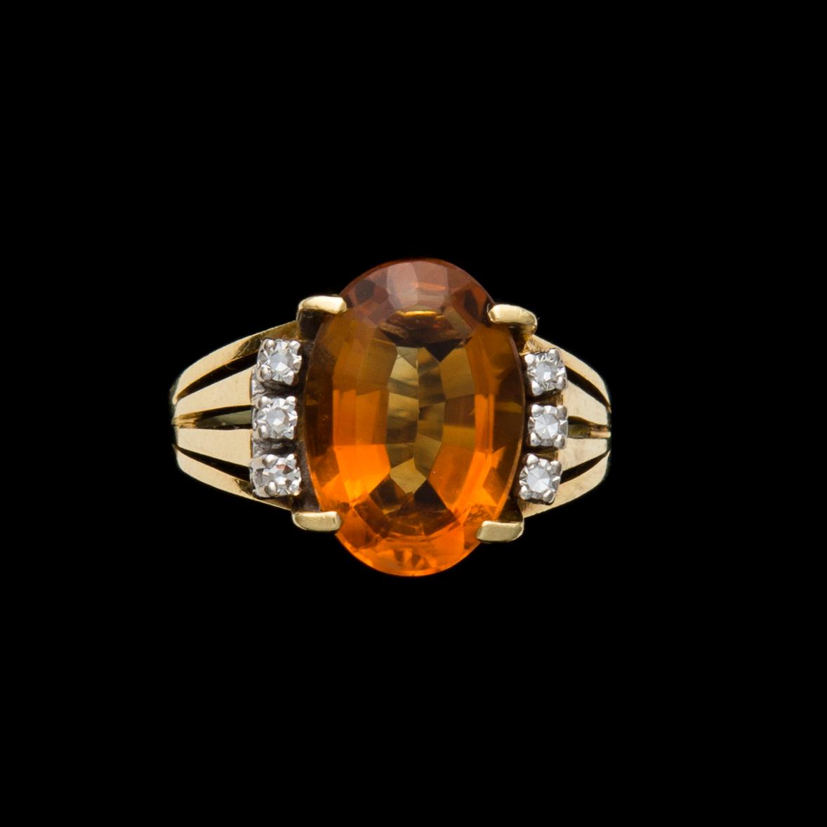 RING, 18K guld, citrin, 8/8-slipade diamanter. Vikt ca 6,4 g.