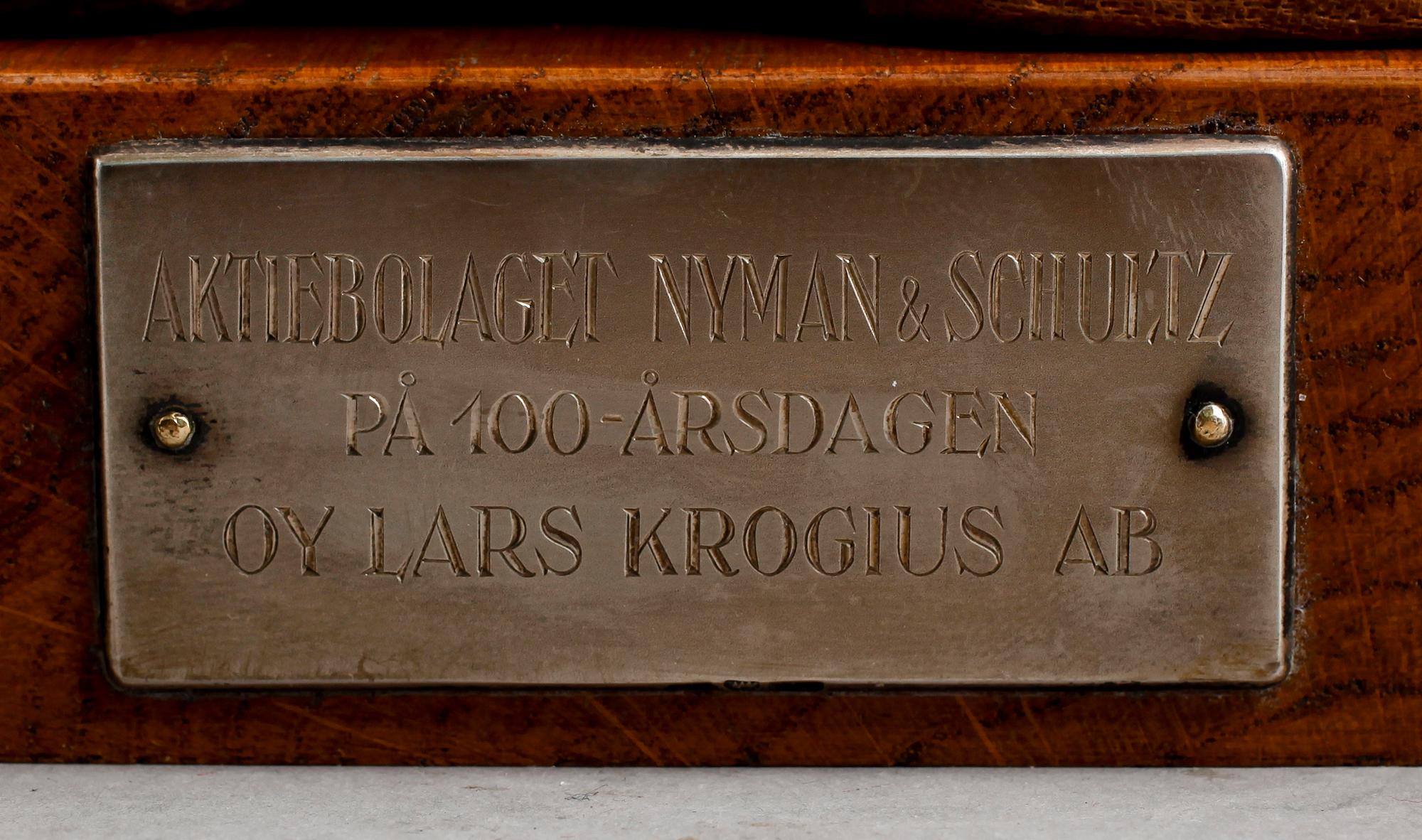 SKULPTUR, trä, signerad och daterad W Hynoinen 1954.