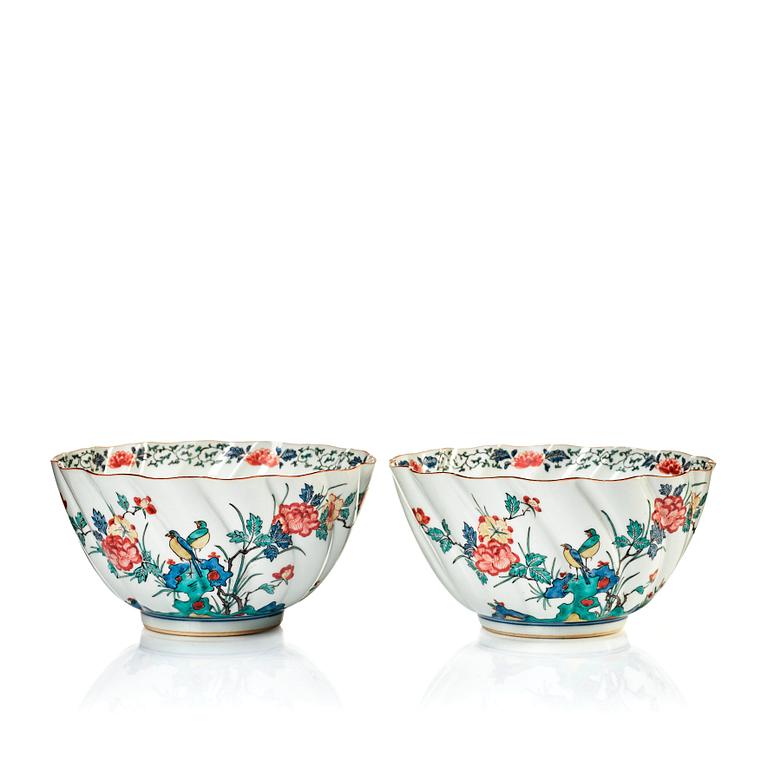 A pair of Japanese Kutani bowls, early 20th Century.