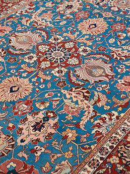 MATTO, a semi-antique Tabriz, ca 359,5 x  259 cm.