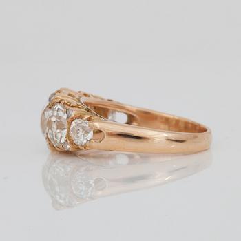 A rose- and old- cut diamond ring. Total carat weight circa 4.00 cts.