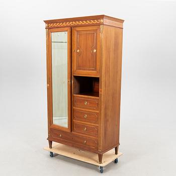 Klädskåp/Garderob CE Jonssons möbelfabrik 1900-talets början.