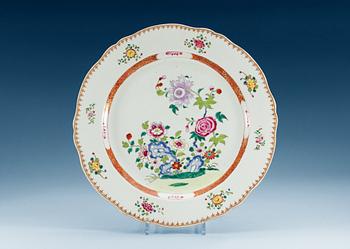 1603. A famille rose charger, Qing dynasty, Qianlong (1736-95).