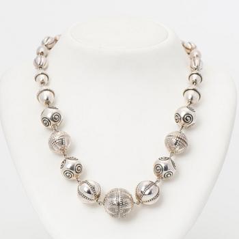 KAULAKORU, "Halikon kääty", hopeaa. Kalevala Koru.