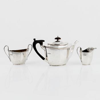 An English Silver Teapot, Creamer and Sugar Bowl, mark of Thomas Bradbury & Sons Ltd, Sheffield 1908-1910.