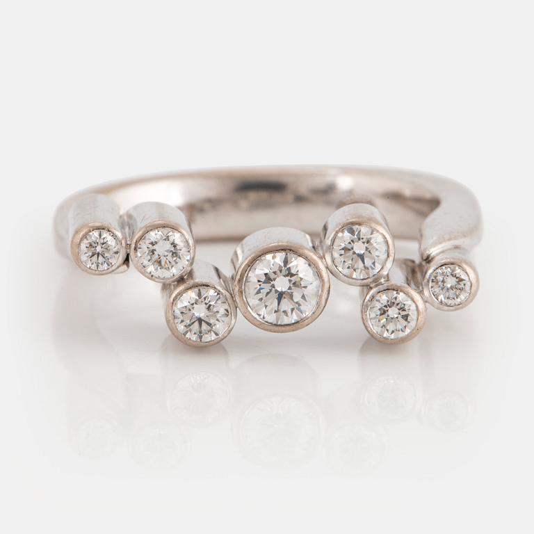 Georg Jensen "Cascade" ring 18K vitguld med runda briljantslipade diamanter.