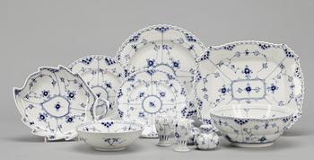 SERVISDELAR, 24 delar, porslin. "Musselmalet", Royal Copenhagen.