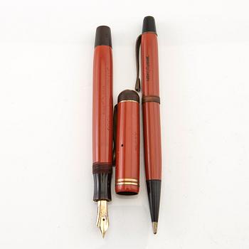 Montblanc reservoirpenna Masterpiece Coral Red "Simplo" nr 25 samt stiftpenna nr 33.