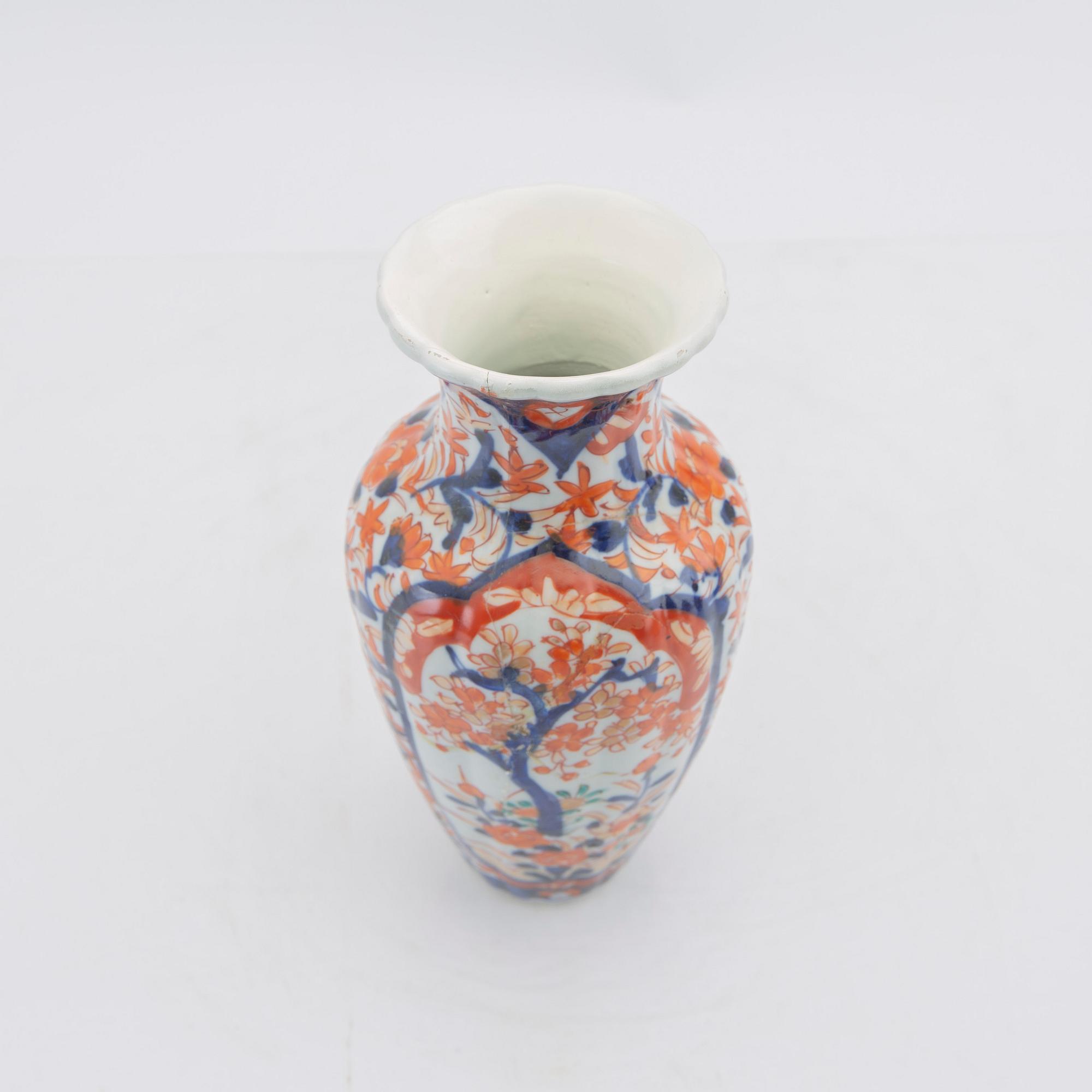 Urnor och vaser 7 dlr Japan Imari 18/1900-tal porslin.