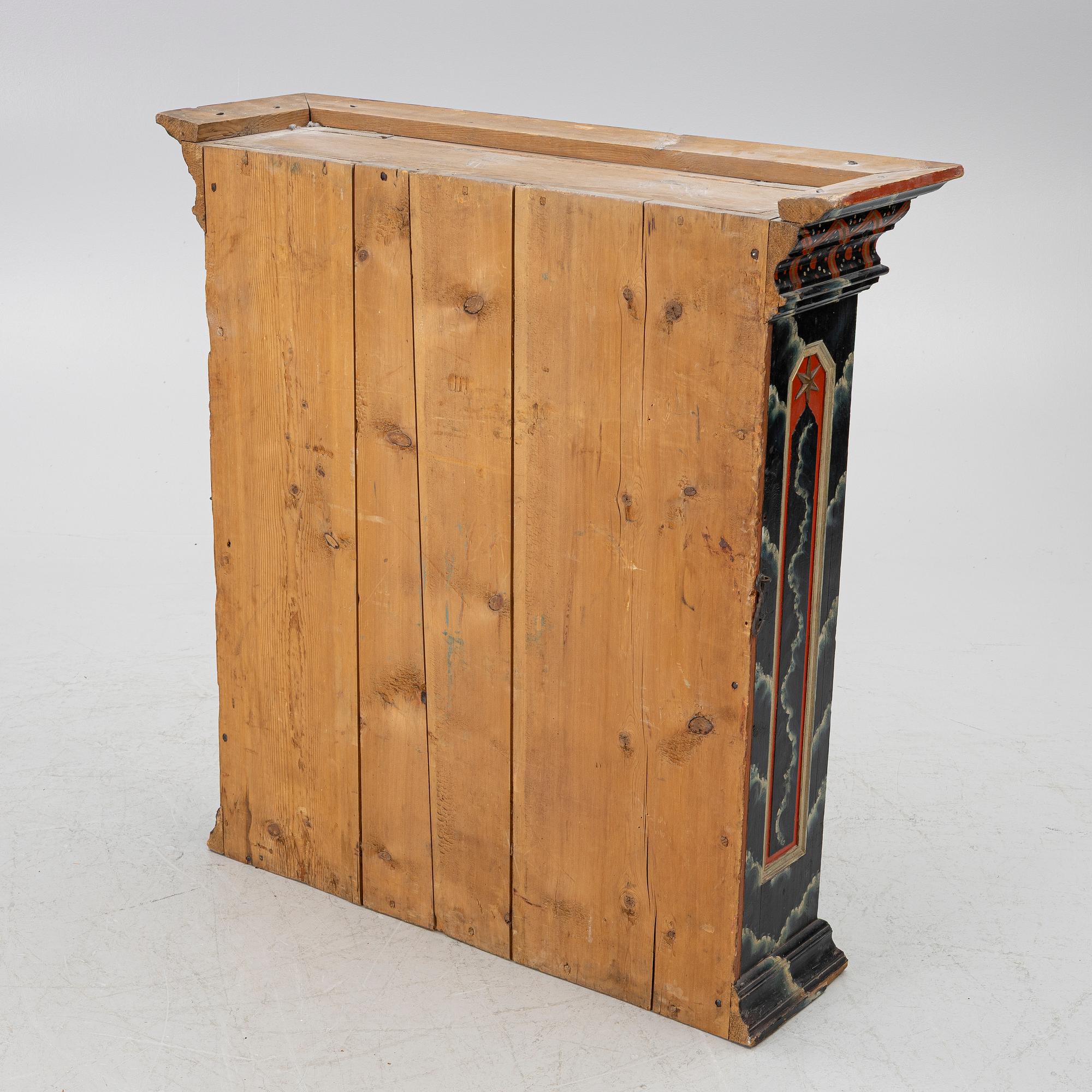 Hängskåp, allmoge, Järvsö, Hälsingland. Omkring 1795-1800.