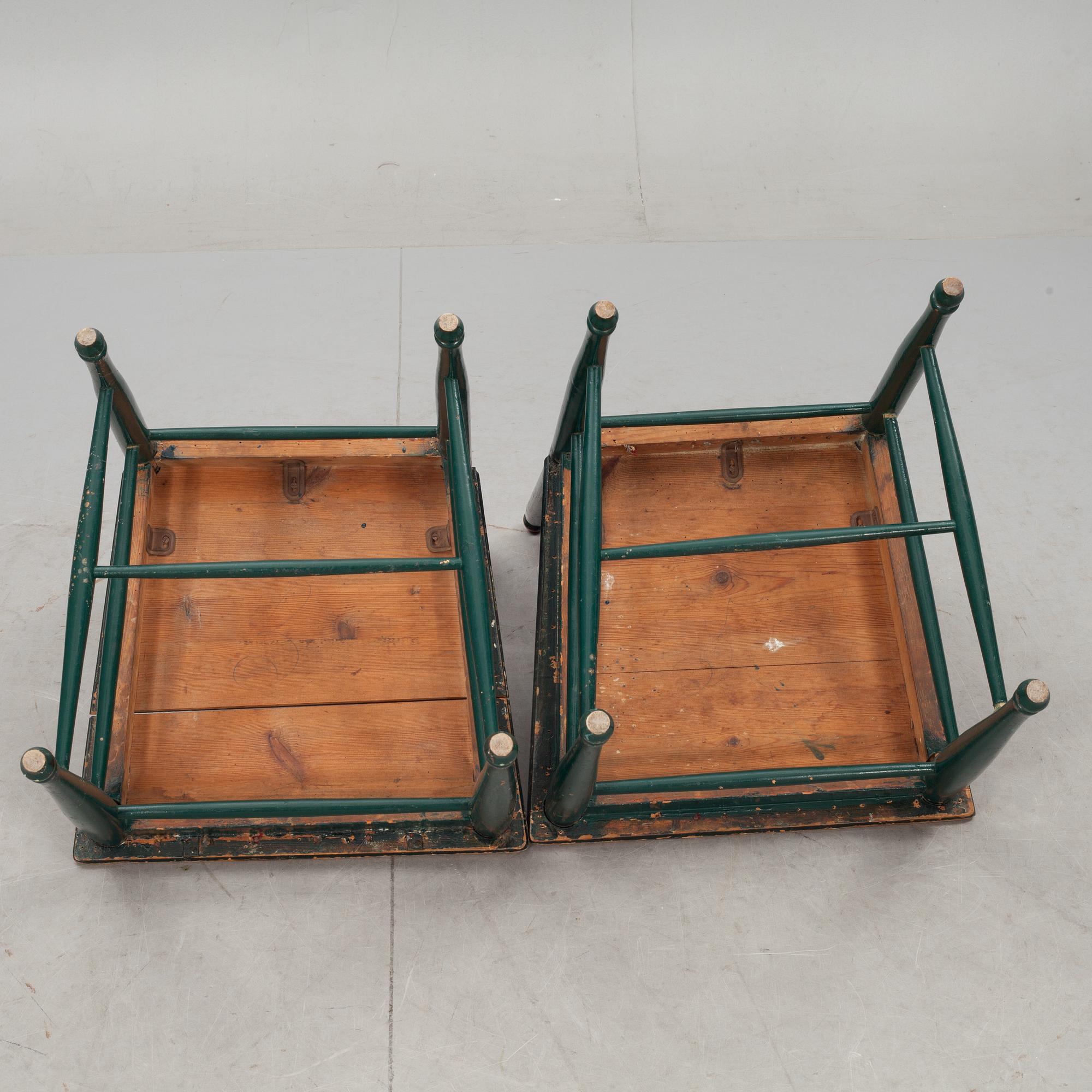 STOLAR, ett par, design Carl Westman. Av samma typ som "Arbetarmöbeln", formgiven 1899.