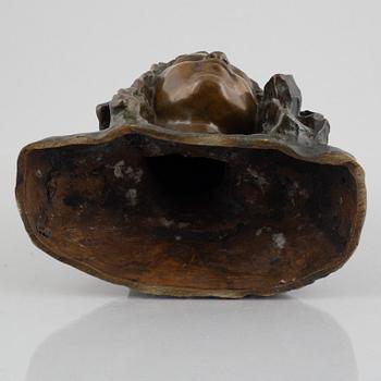 Ruth Milles, Girl with bonnet.