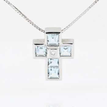 HÄNGE med kedja, Bliss, Italien. 18K vitguldskors med 5 akvamariner, totalt ca 0.7ct och en diamant ca 0.03ct