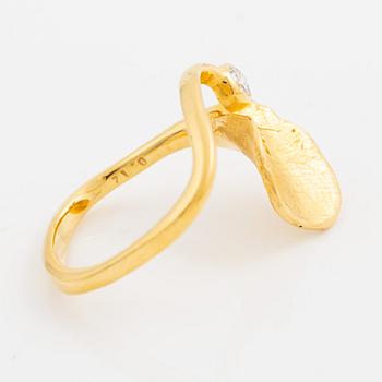 Ring, 18K gold set with a round brilliant-cut diamond.