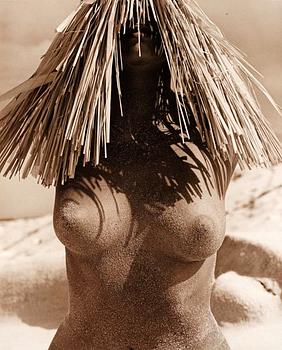 Herb Ritts, "Woman with straw hat", Hawaii 1988.