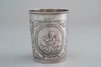 BÄGARE, silver. Mästarstämpeln sliten. Ålderman F. Petrov Moskva 1750 t. Vikt 88 g.