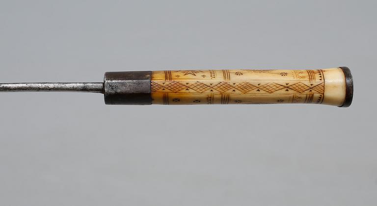 SAMEKNIV, tillskriven Jon Pålsson Fankki (1880-1961), Kaitum, signerad JPF och daterad 1907.