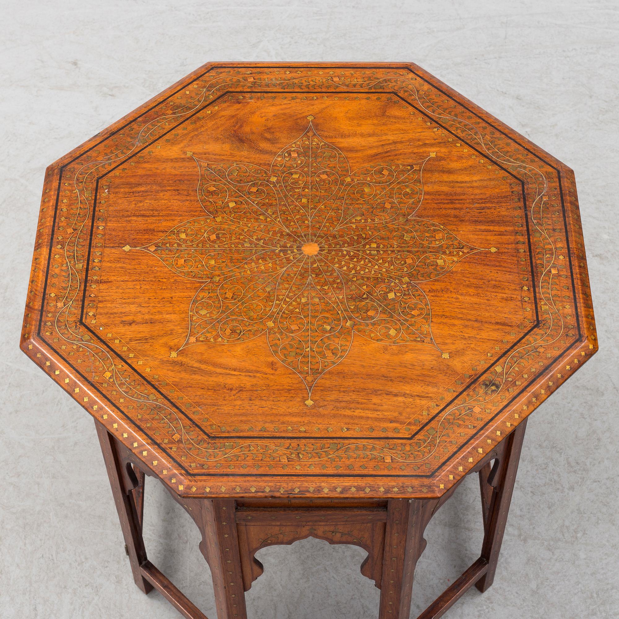 RÖKBORD, morisk stil, 1800-talets slut.