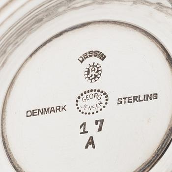 Johan Rohde, skål på fot, sterling silver, modell 17A, Firma Georg Jensen, Köpenhamn, efter 1945.