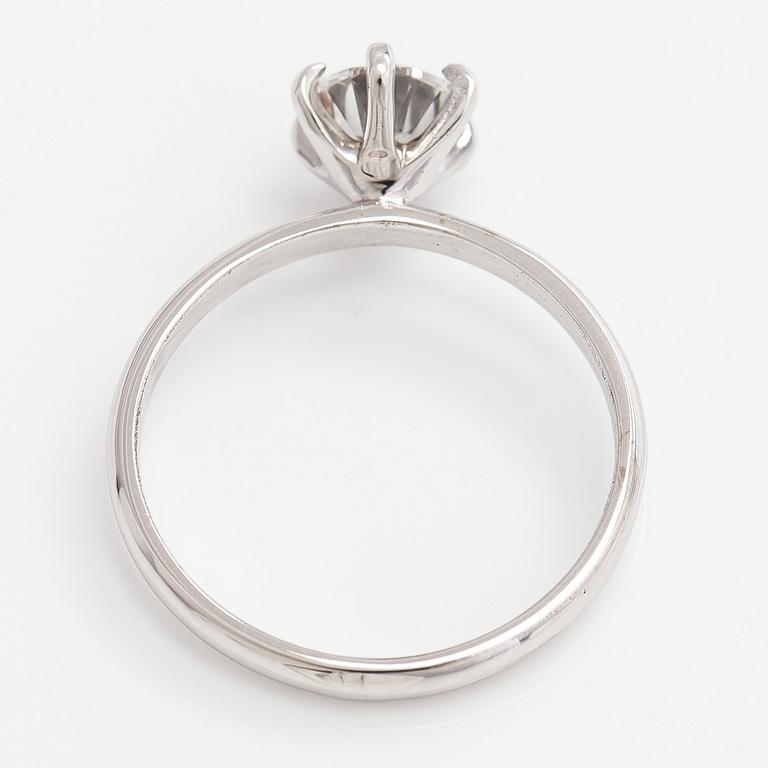 Ring, solitaire, brilliant cut diamond, 14K white gold.