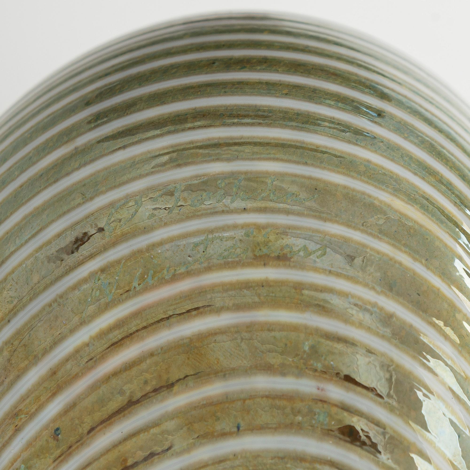 Oiva Toikka, Two glass birds, signed Oiva Toikka Nuutajärvi Notsjö, and O. Toikka Nuutajärvi.