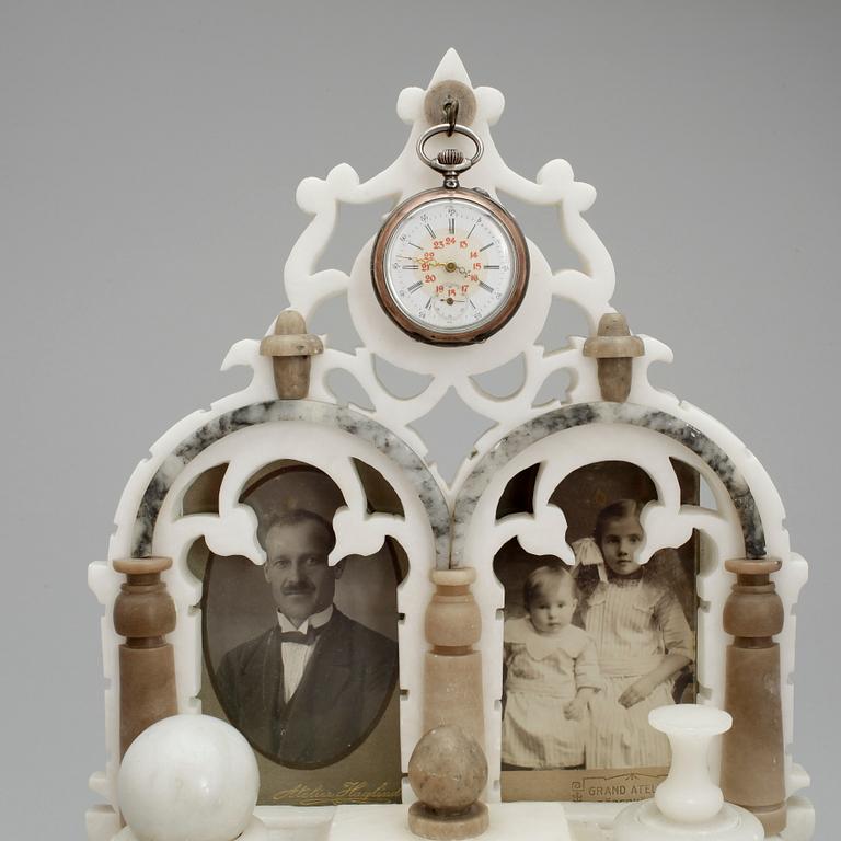 SKRIVSTÄLLSTÄLL, alabaster, omkr 1900.