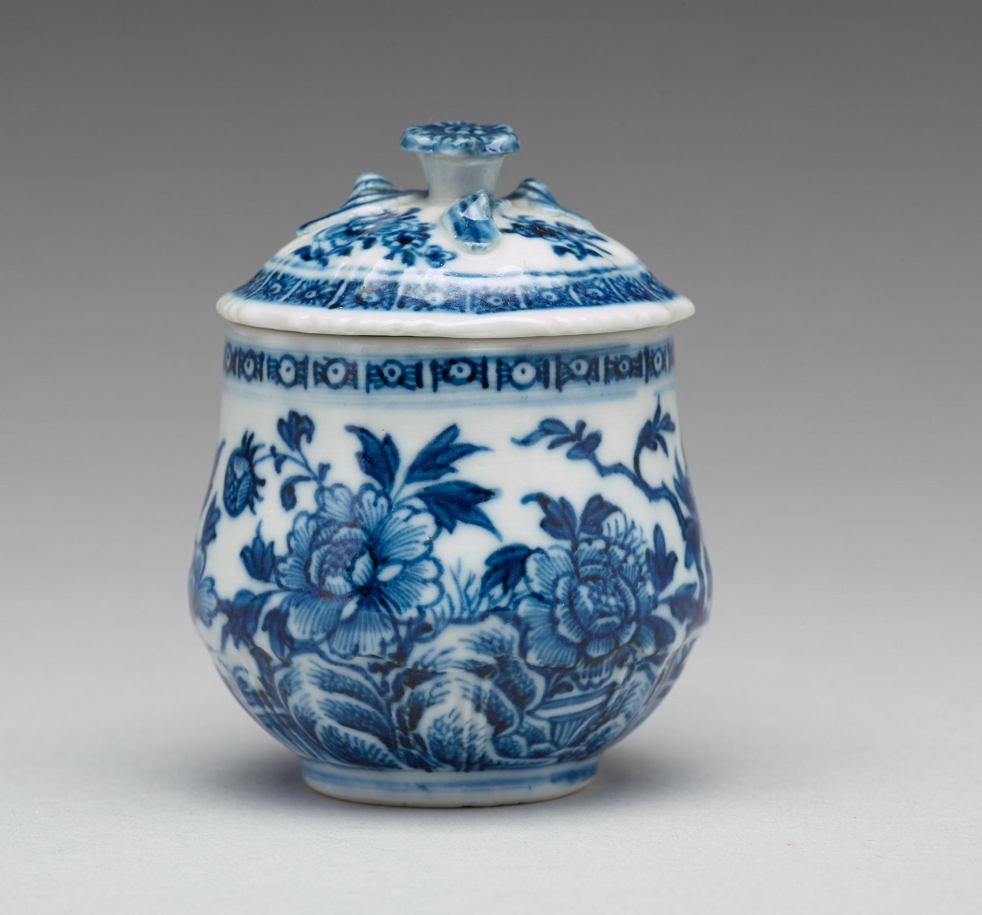 CREMEKOPPAR med LOCK, sex stycken, kompaniporslin. Qing dynastin, Qianlong (1736-95).