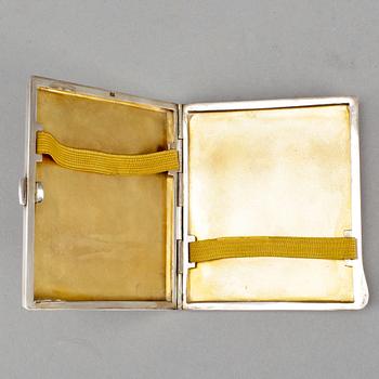 CIGARETTETUI, silver samt emalj, Tyskland, 1900-tal. Vikt ca 150 gram.