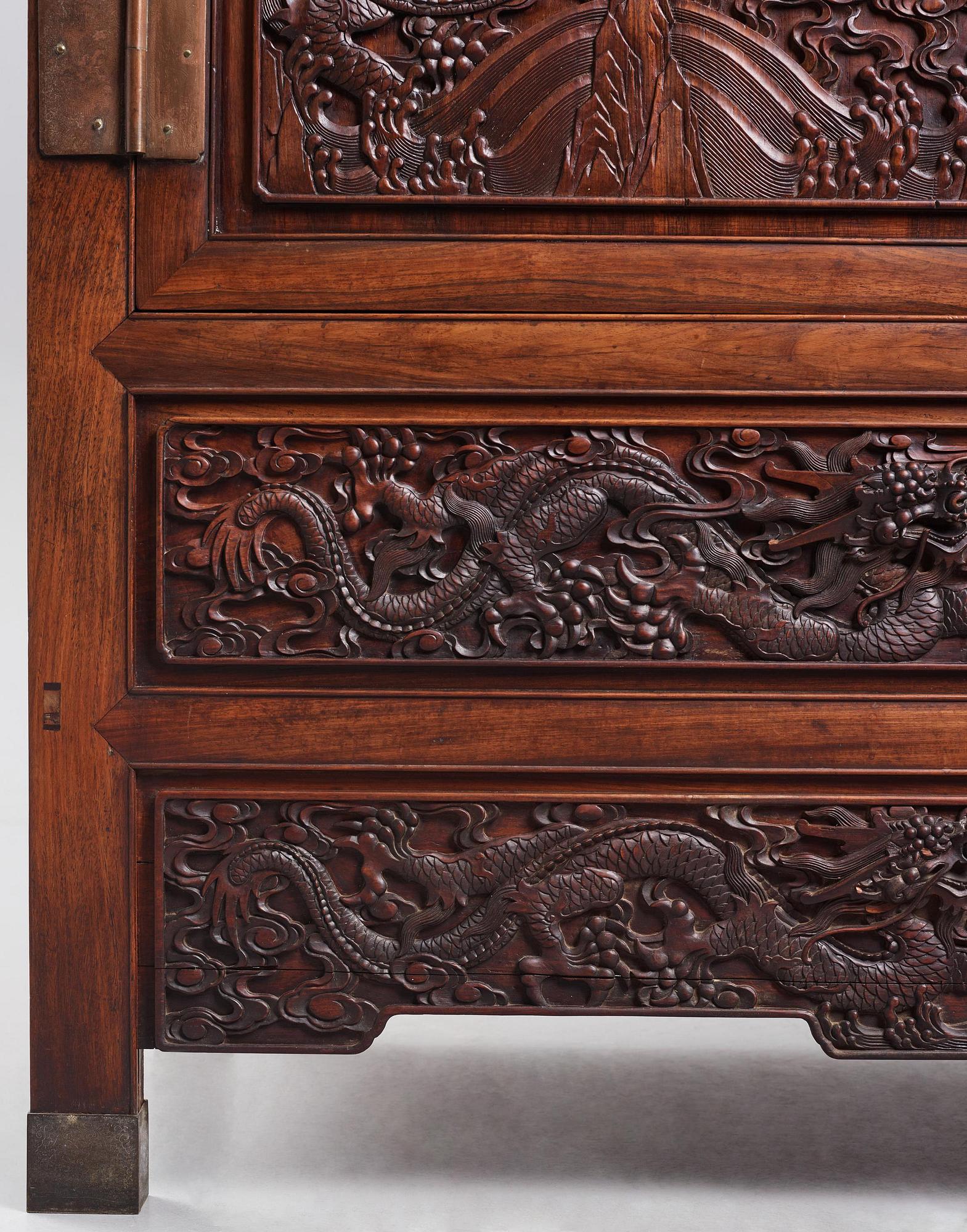 A large Imperial Hongmu compound cabinet, Qing dynasty, 19th century.
