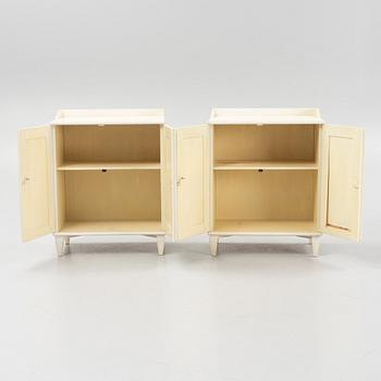 Sängbord-/skåp, ett par, Gustaviansk stil, 1900-talets andra hälft.