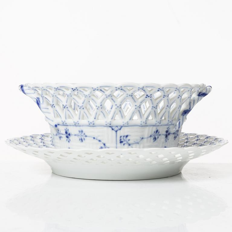 Royal Copenhagen, gallerskål med fat, "Musselmalet", Danmark, 1889-1922.