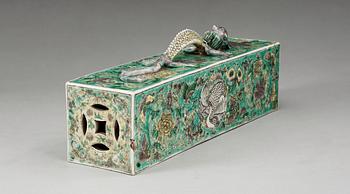 A rare famille verte scroll weight, Qing dynasty (1644-1912).