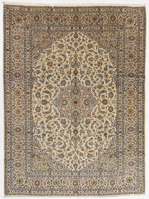 A Persian semi-antique carpet, Kashan, circa 380 x 288 cm.