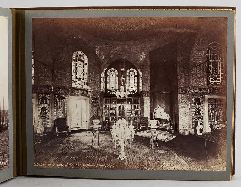 FOTOALBUM,   MEDELHAVSKRYSSNING 1905-06 MED KORVETTEN FREJA.