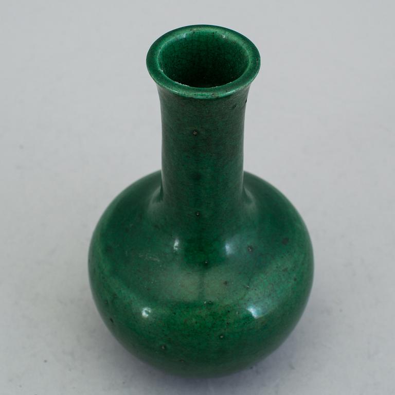 A green glazed vase, Qing dynasty, circa 1800.