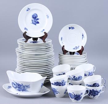 SERVISDELAR, 36 delar, porslin, "Blå Blomst", Kongl Dansk.