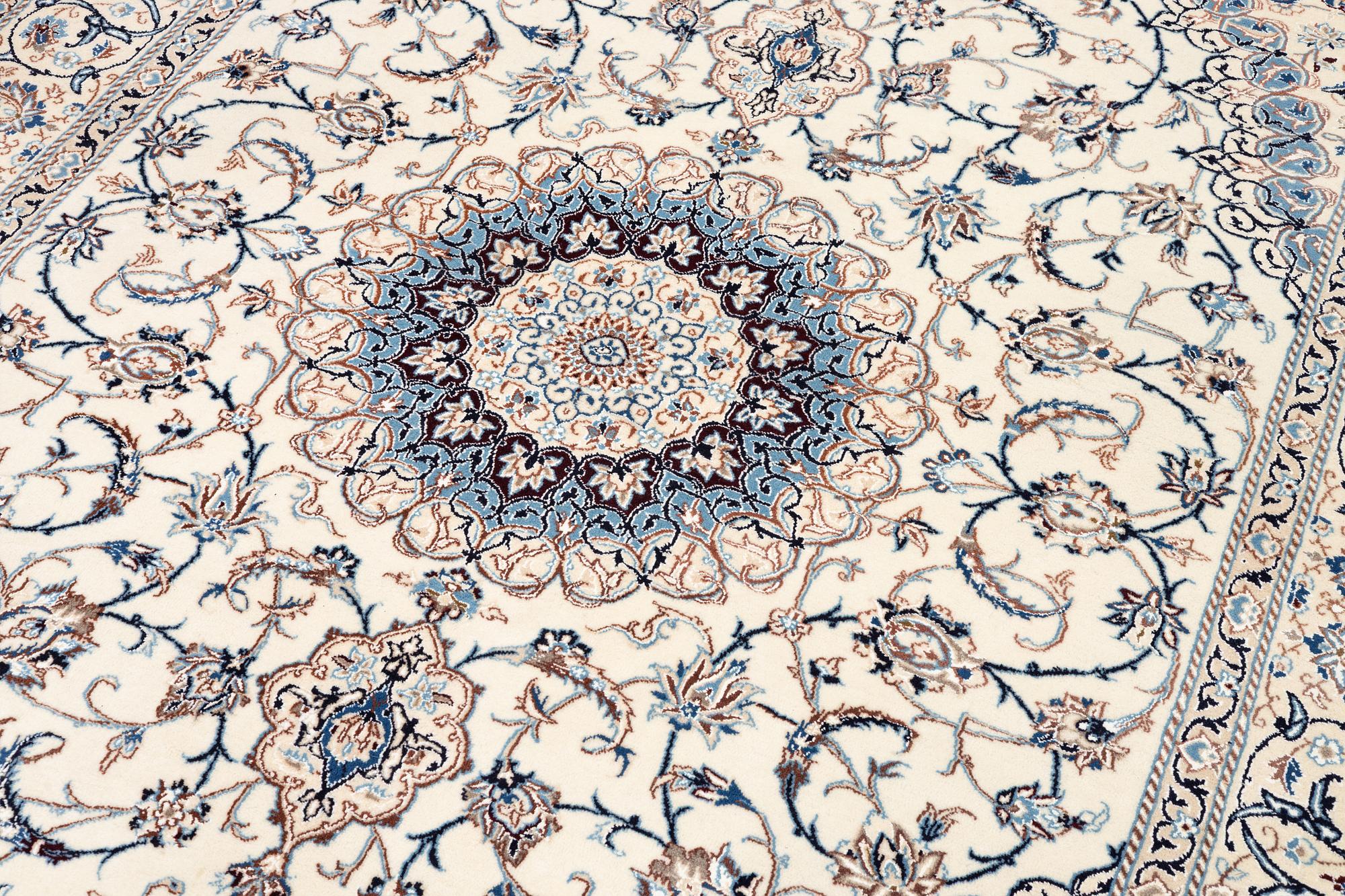 Carpet, Nain approx. 290 x 195 cm.